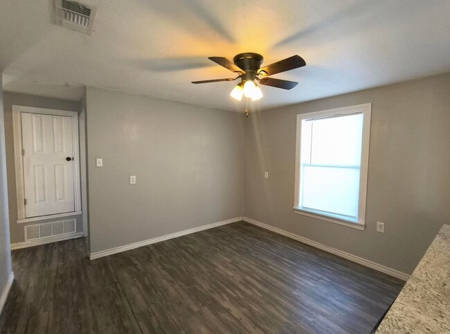 Building Photo - Remodeled 4 Bedroom Home AVAILABLE NOW!