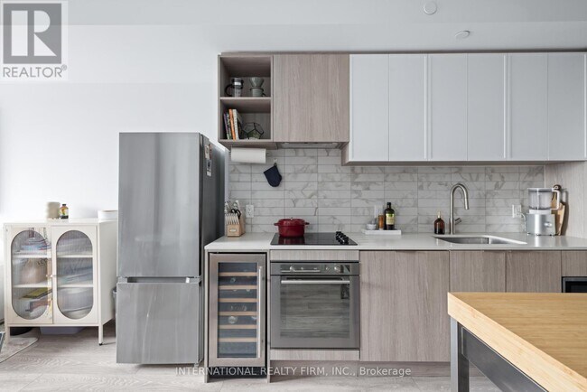 Building Photo - 2020 Bathurst St