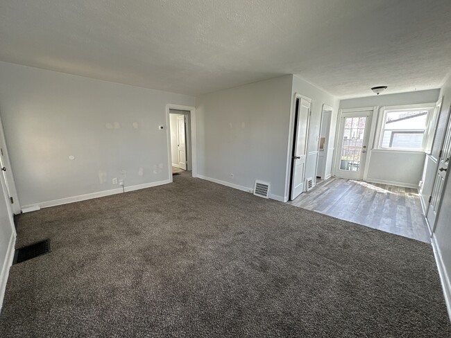 Building Photo - 1368 Hammel St