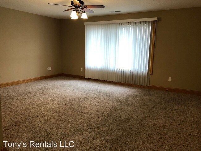 Foto del edificio - 3401-3501 Cobblestone Cir