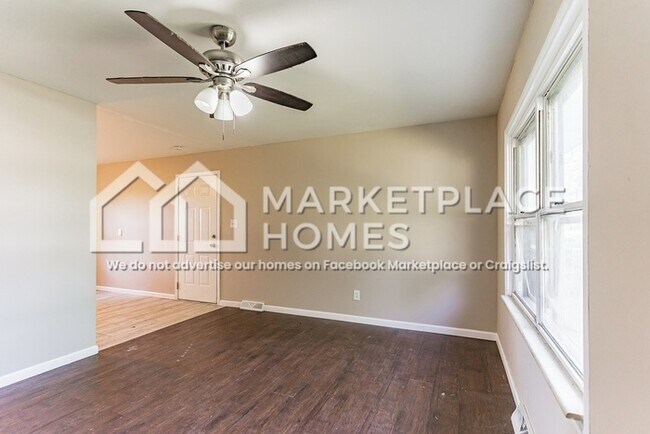 Foto del edificio - 70 W Adams Dr