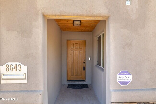 Building Photo - 8643 E Sandalwood Dr