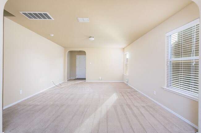 Building Photo - Lawn Maintenance Included! 3 bedroom located in Redbird Ranch! Amazing community Amenities
