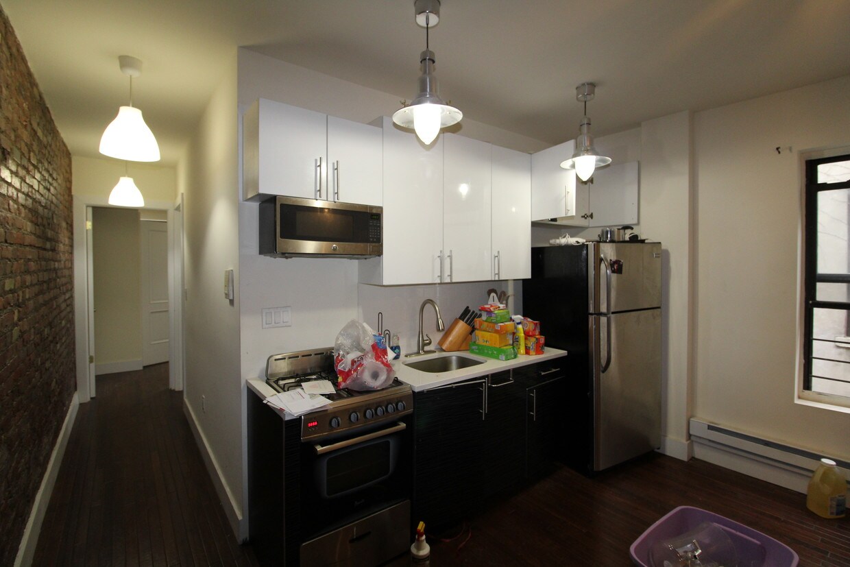 Primary Photo - 1598 Pacific St