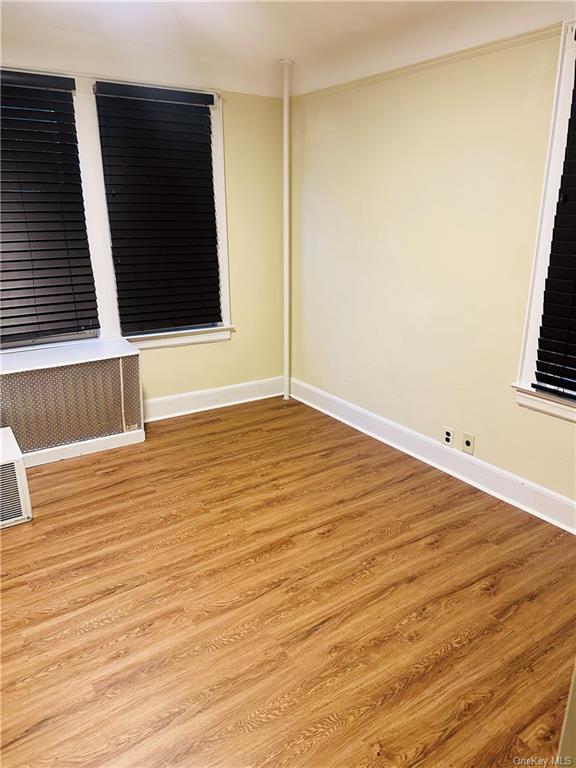 Foto del edificio - 631 E 235th St