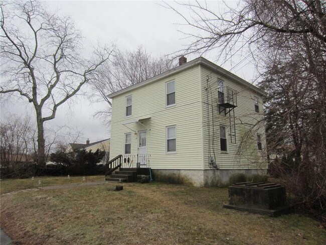 Building Photo - 67 Barnold St