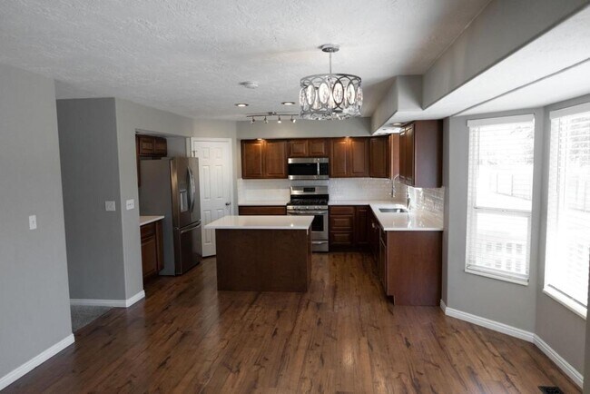 Building Photo - 294 E Stonebridge Dr
