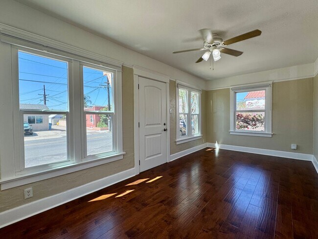 Foto del edificio - 3320 Redwood St