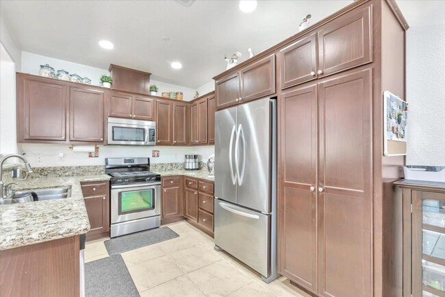 Building Photo - Upscale Folsom Townhouse Available Soon!