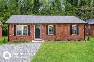 Building Photo - 821 Dogwood Cir