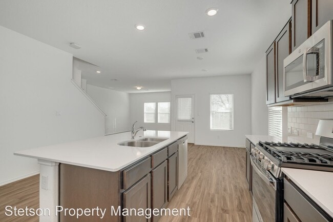 Building Photo - 4 br, 2.5 bath House - 704 Mallow Road