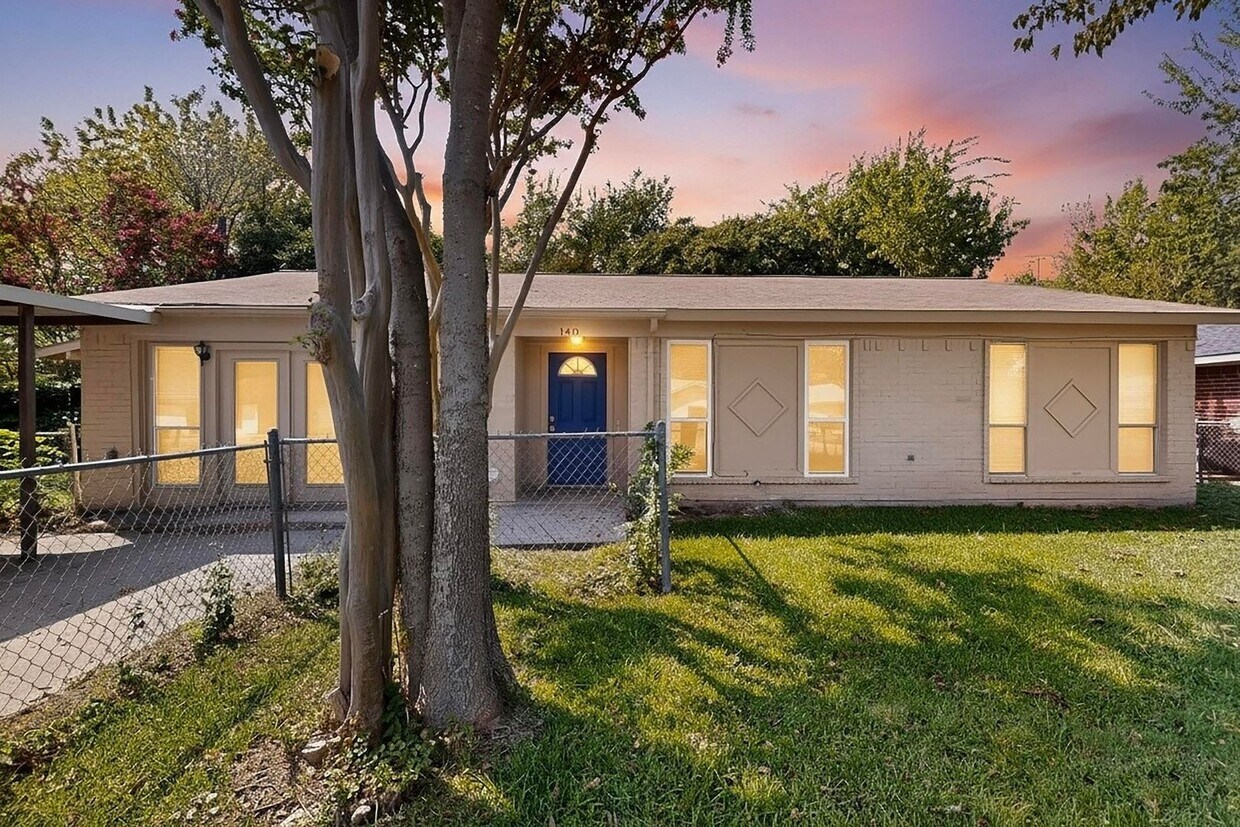 Primary Photo - Cozy Living Near Rockwall Lake