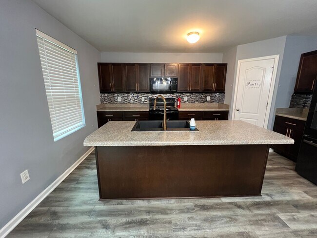 Foto del edificio - Beautiful 4 Bed, 2.5 Bath Home in Lillington