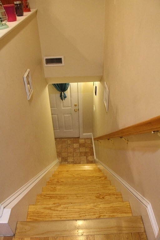 Building Photo - 84 Lake Rd