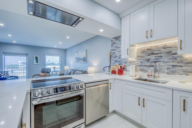 Foto del edificio - 3230 S Ocean Blvd