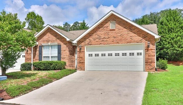 Foto principal - 3221 Mountain Spring Way