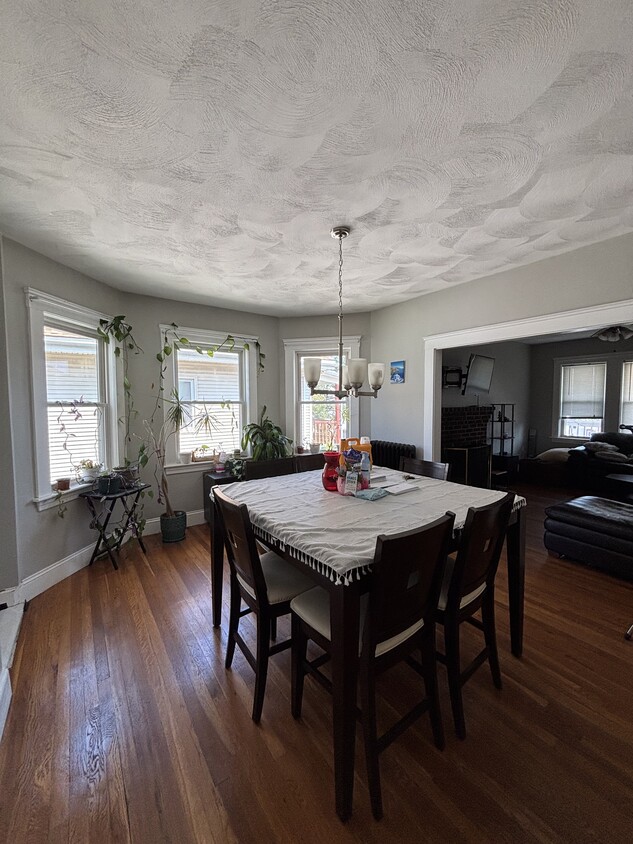 Primary Photo - 74 Evans St