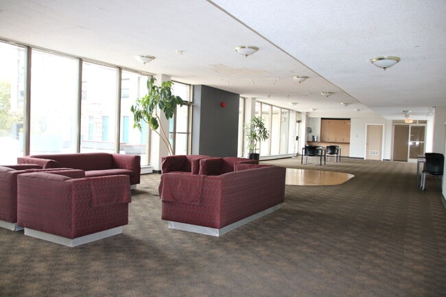 Building Photo - 5701 N Sheridan Rd