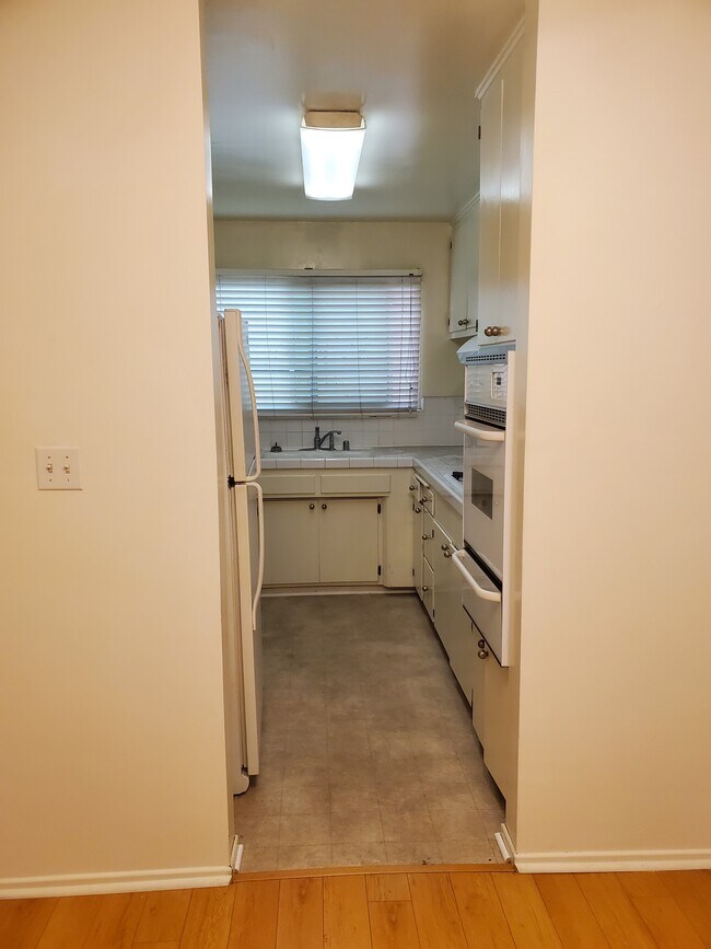 11628 Mayfield Ave Unit number 3, Los Angeles, CA 90049 Apartments