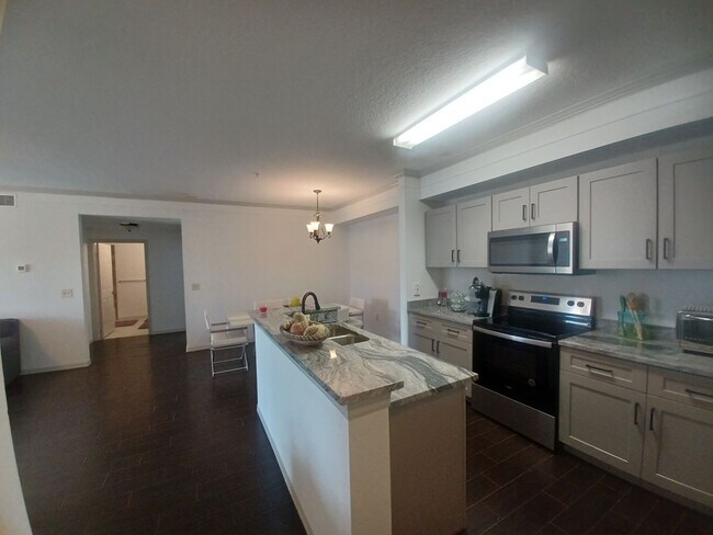 Building Photo - Beautiful Condo - $200 off first month