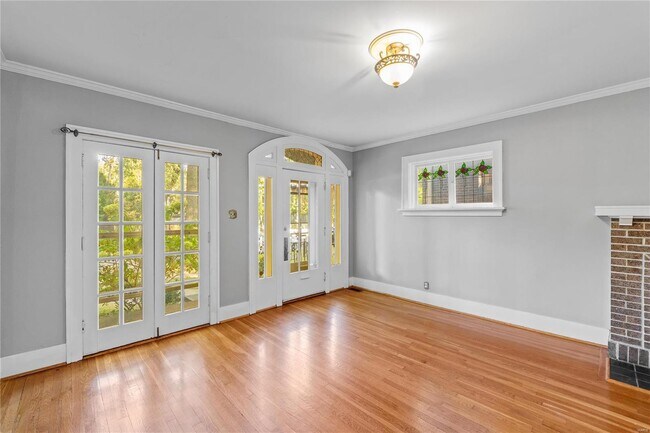 Building Photo - 434 Melville Ave