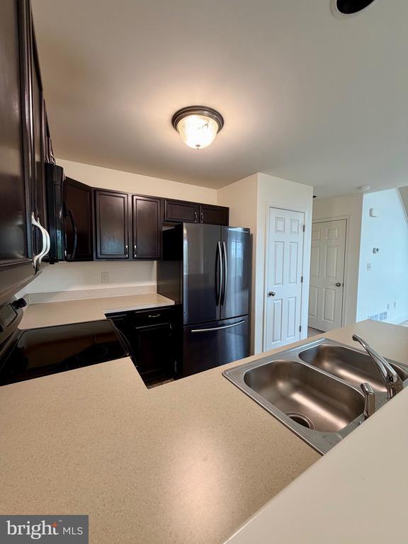 Foto del edificio - 8464 Hamilton St