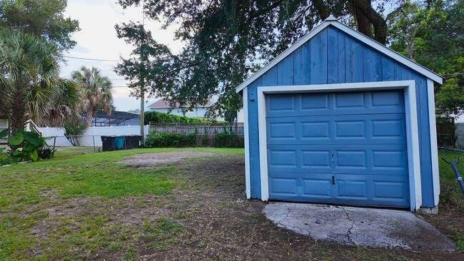 Building Photo - 3426 Golfview Blvd