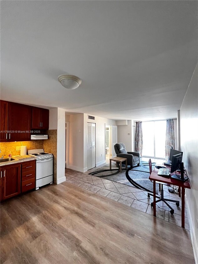 Foto principal - 1750 James Ave