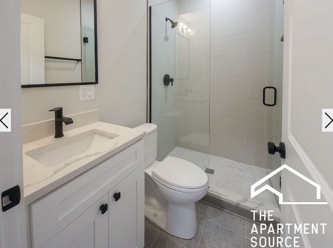 Foto del edificio - 2020 W Montrose Ave