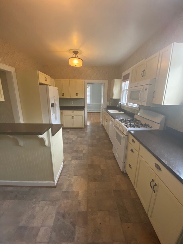 801 Heatherwood Rd, Bluefield, WV 24701 House Rental in Bluefield, WV