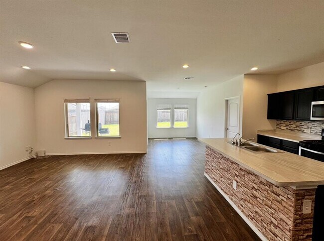Foto del edificio - 5238 Bay Mdws Ln