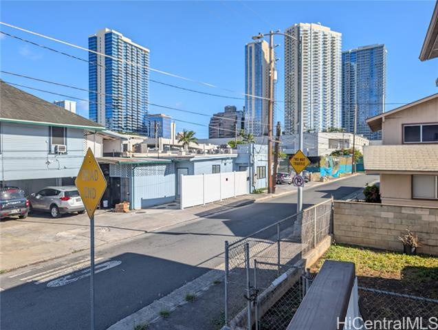 Building Photo - 1267 Rycroft St