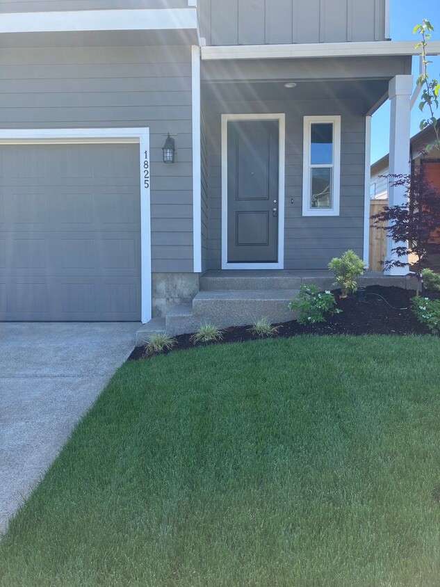 Primary Photo - Newer Home in Lafayette