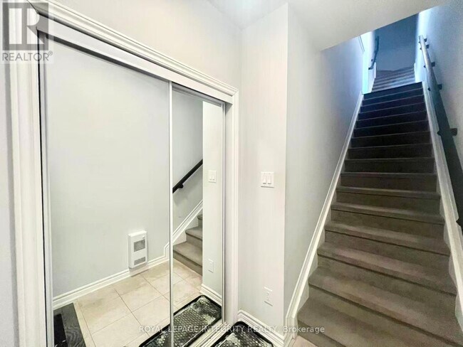 Building Photo - 848 Atlas Ter