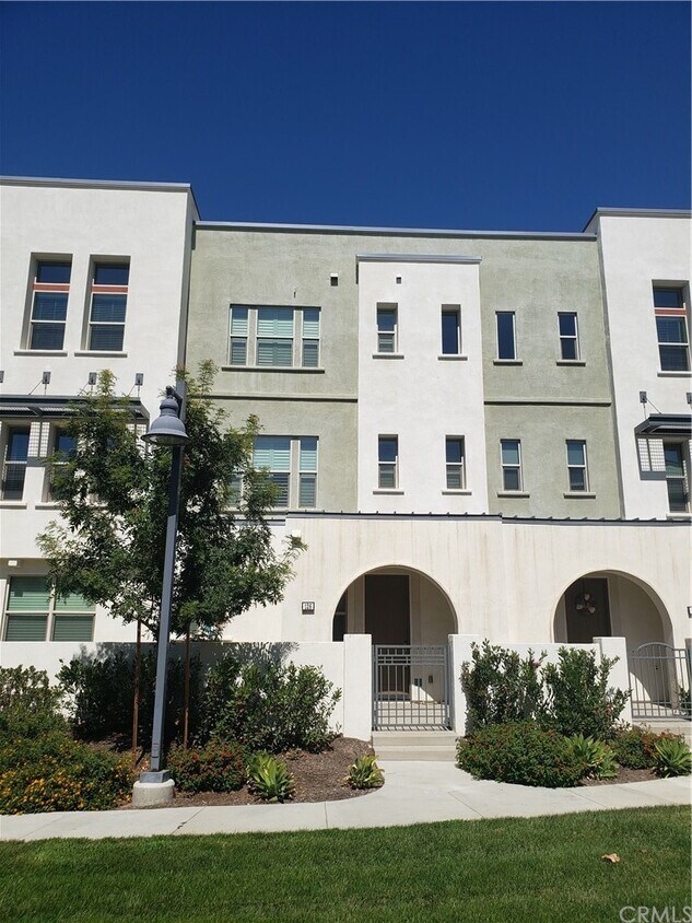 Building Photo - 126 Acamar