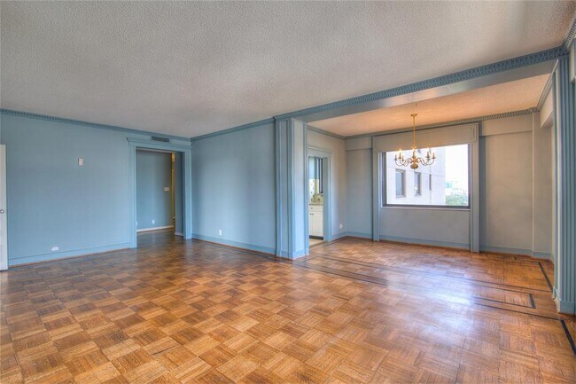 Building Photo - 1400 Hermann Dr