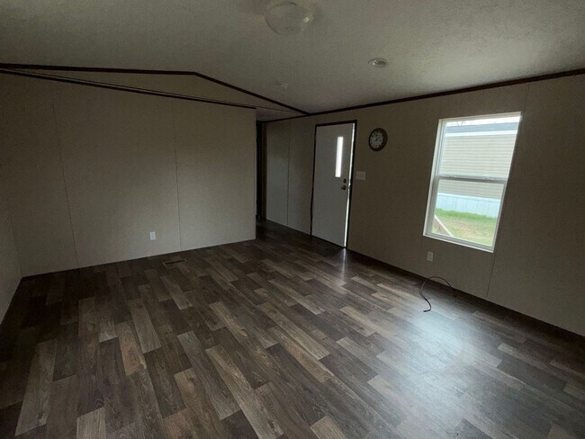 Foto del edificio - Nice 2 bedroom, 2 bath Mobile Home