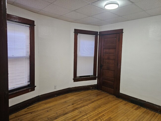 middle bedroom - 127 N Franklin St