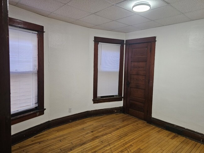 middle bedroom - 127 N Franklin St