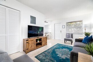 Building Photo - 805 NE 23rd Dr