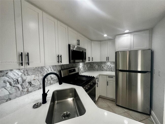 Building Photo - 6703 N Kendall Dr