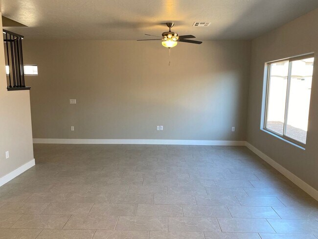 Foto del edificio - Red Mountain Vista Town Home, End Unit
