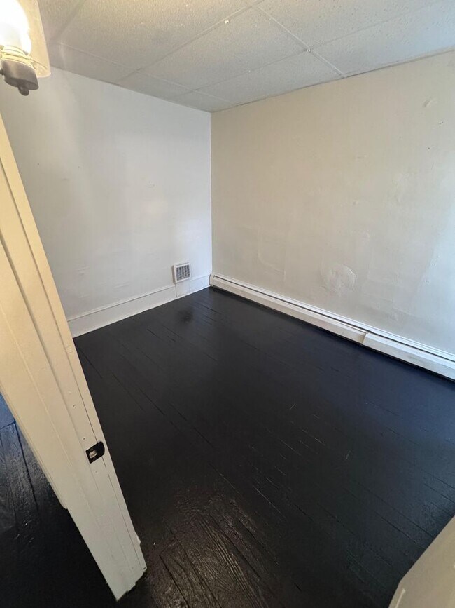 Foto del edificio - Newly Renovated 3BR Row Home – Move-In Ready