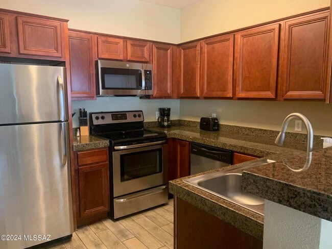 Building Photo - 1500 E Pusch Wilderness Dr