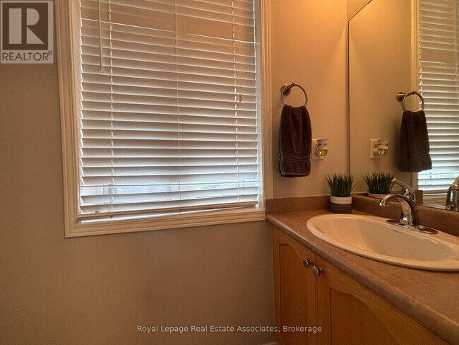 Building Photo - 21 Ridgegate Pl