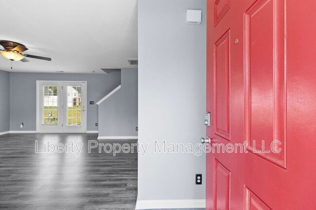 Building Photo - 130 Breezewood Dr