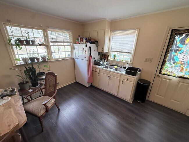 Foto del edificio - Riverdale Duplex Available July 2026