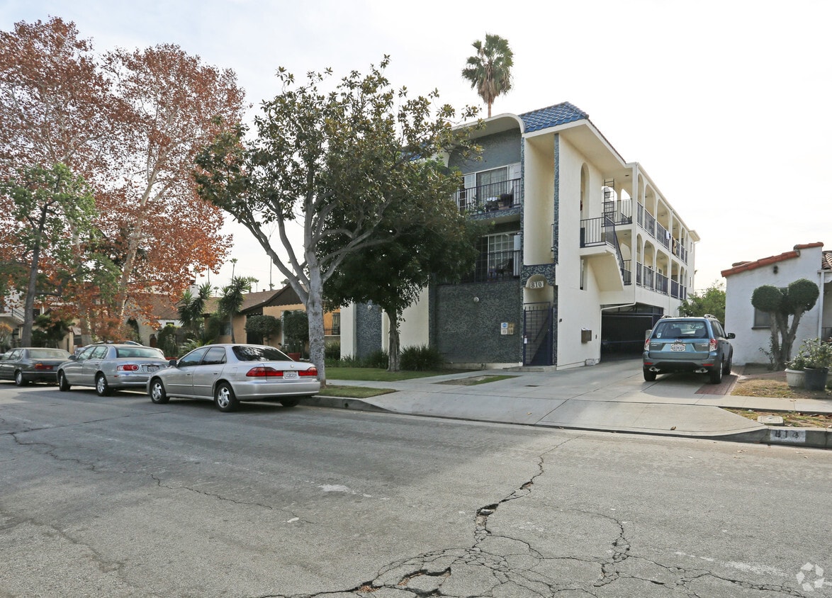 Primary Photo - 810 W Dryden St