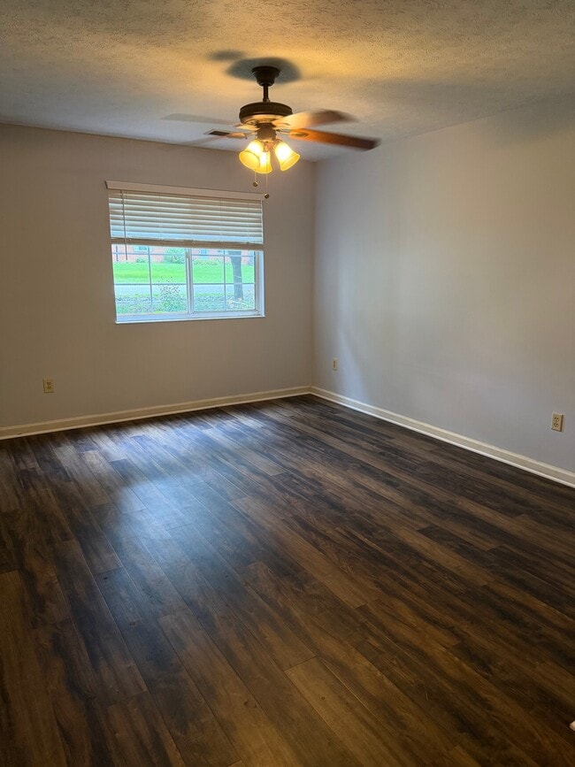 Building Photo - 8354 Glenwillow Ln