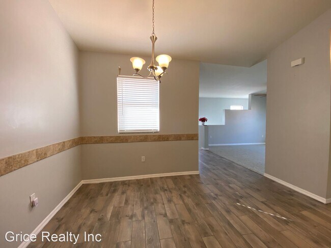Building Photo - 377 Robin Hood Cir